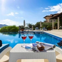 Luxury Swimming Pools 1